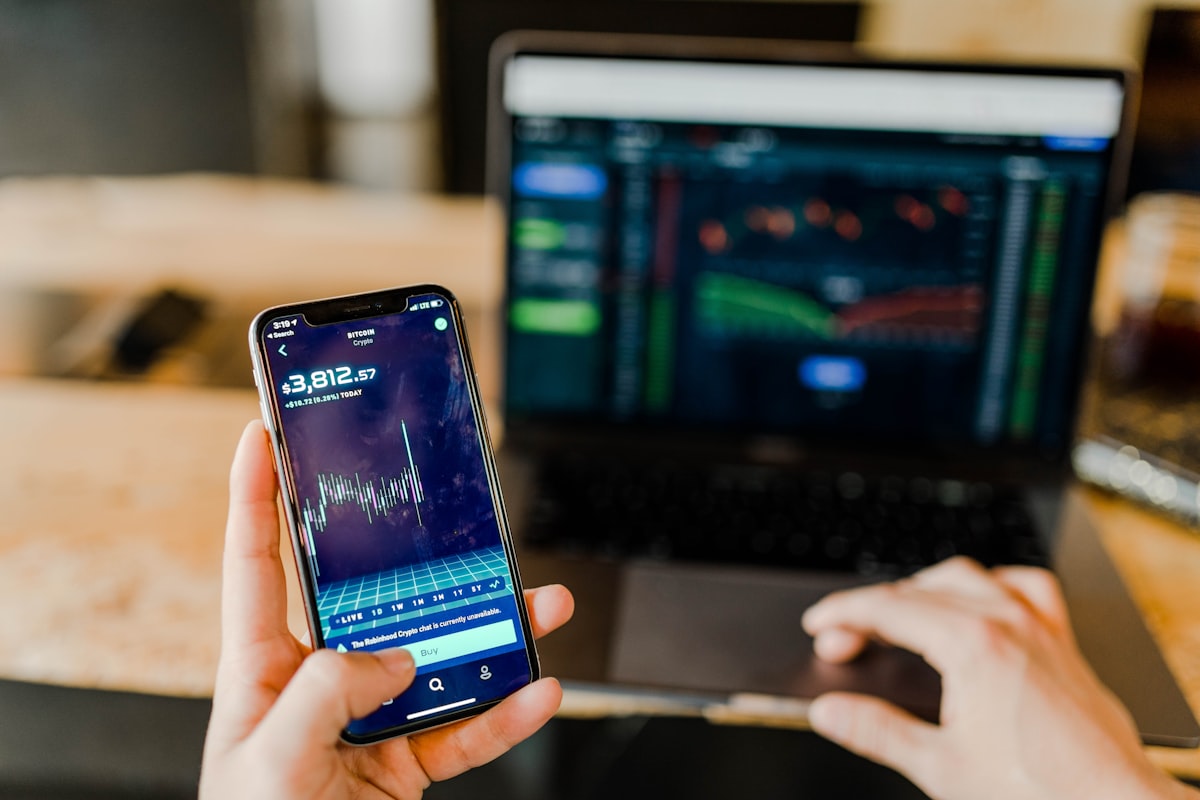 Enregistrer, segmenter et déplacer des contacts avec les listes de Company Finder