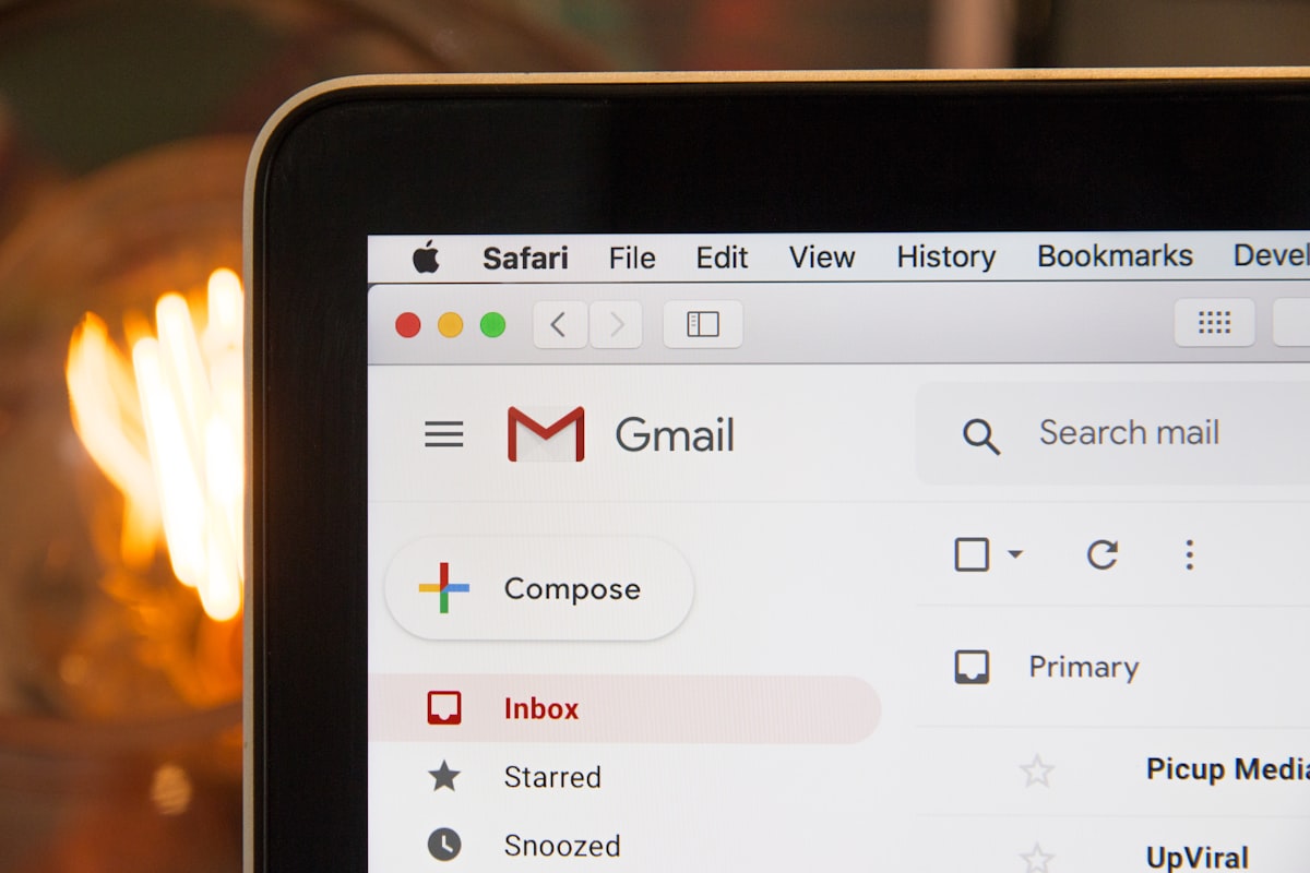 Taux de rebond des e-mails : quelle est la norme et comment le réduire (guide 2026)